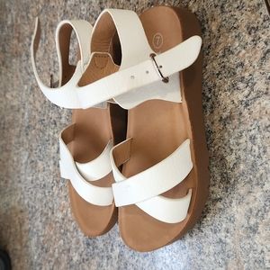 Infant white sandals